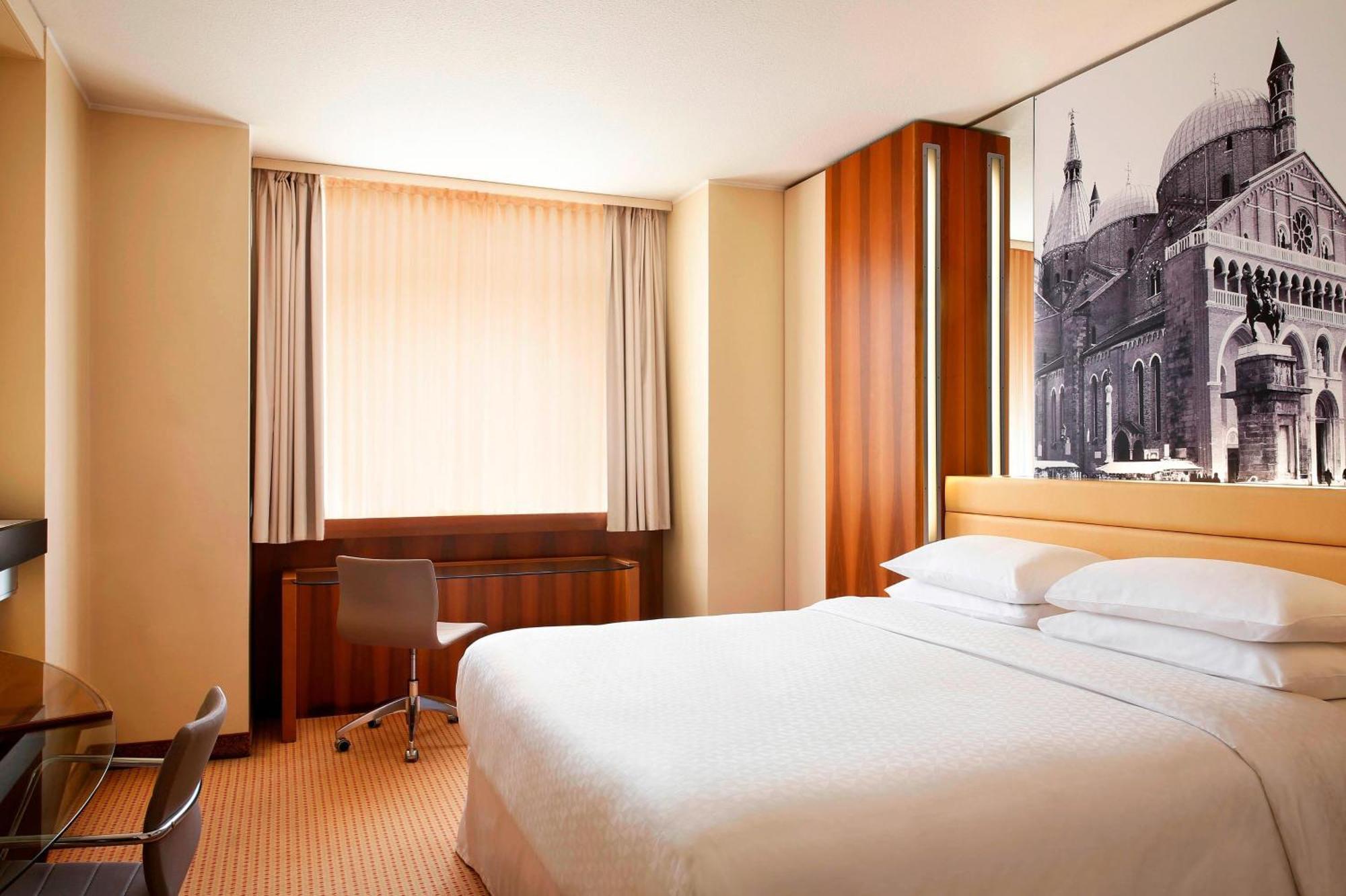 酒店Four Points By Sheraton 4*